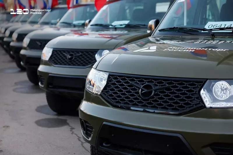 Read more about the article В Ростовской области военным передали новую партию автомобилей